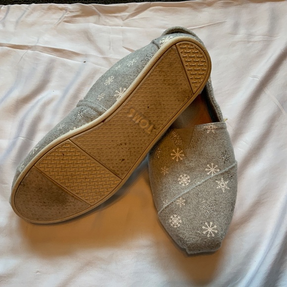 Toms Snowflake Shoes - Picture 2 of 3